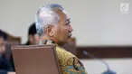 Terdakwa suap perizinan dan pengadaan proyek di lingkungan Ditjen Hubla TA 2016-2017 Antonius Tonny Budiono saat sidang di Pengadilan Tipikor, Jakarta, Kamis (3/5). Sidang mendengar nota pembelaan terdakwa. (Liputan6.com/Helmi Fithriansyah)