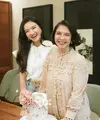 Ibunda Raline Shah, Roselin Abu, baru saja merayakan ulang tahunnya secara intim [@ralineshah]
