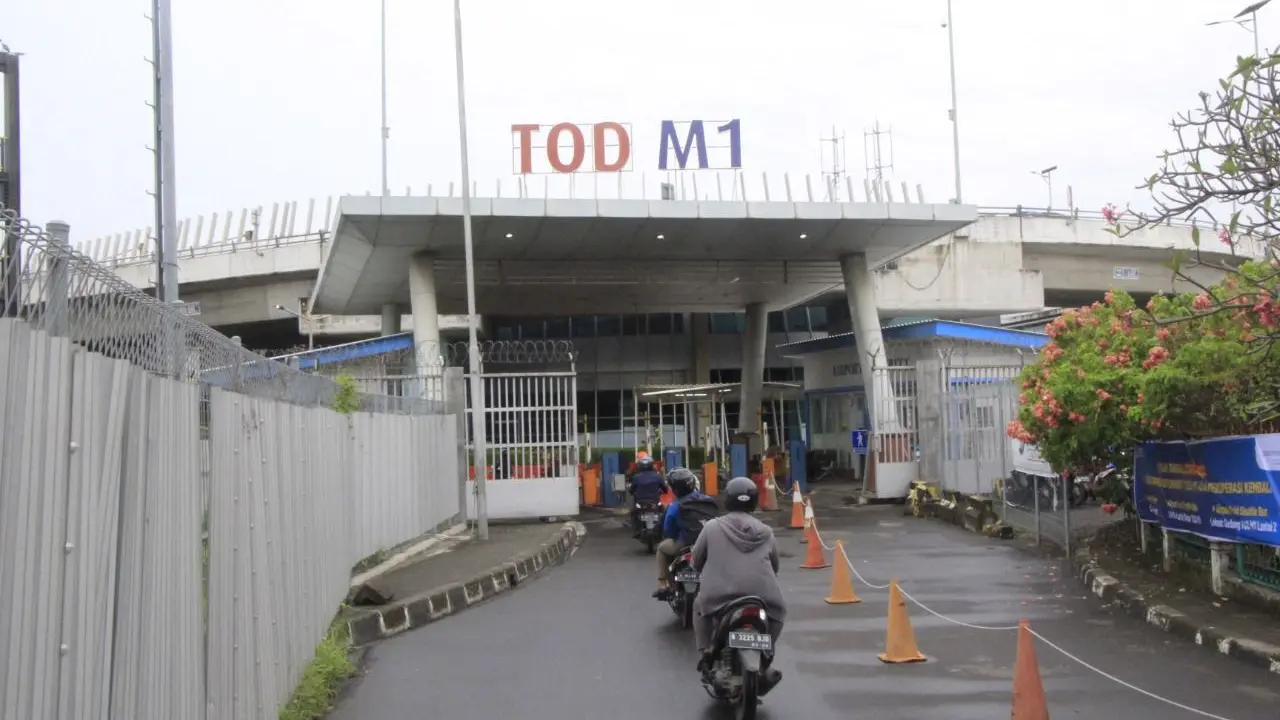 Gedung Transit Oriented Development (TOD) dan parkir sepeda motor M1 Bandara Soekarno-Hatta