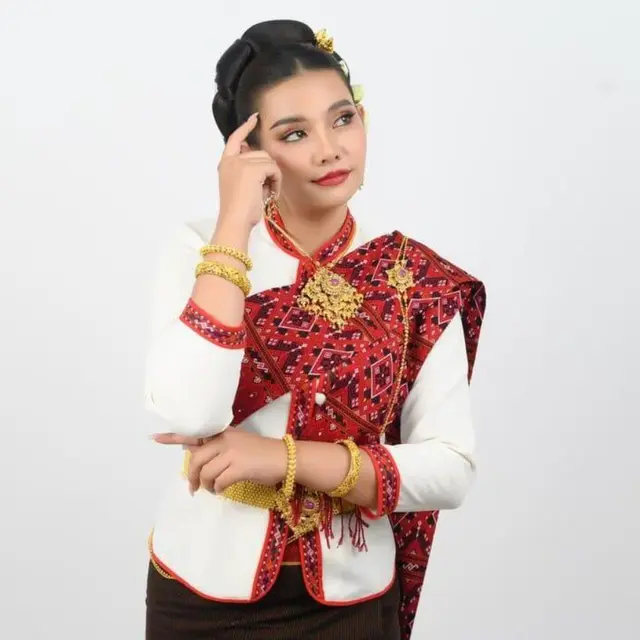 Baju adat Indonesia dari Maluku bernama Cele (Foto: Indonesia Travel)