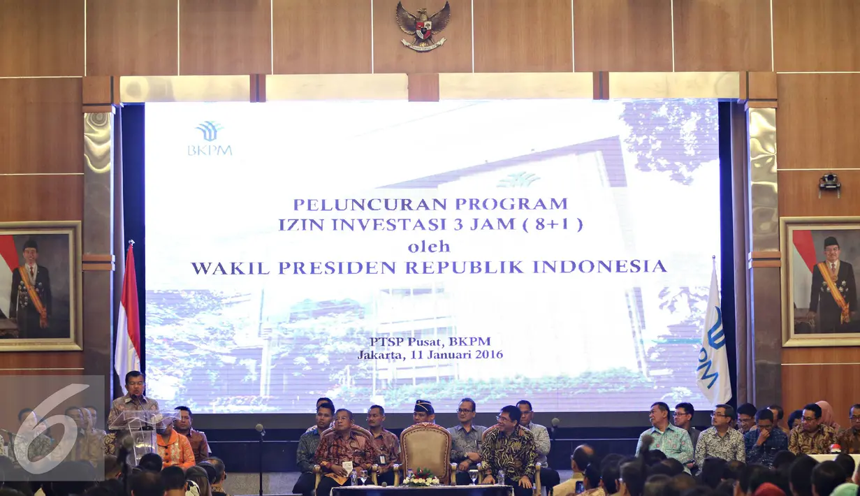 Wapres Jusuf Kalla memberikan kata sambutan saat peluncuran layanan izin investasi 3 jam, Jakarta, Senin (11/1). Layanan ini merupakan terobosan pemerintah untuk memudahkan investor yang akan menanamkan modal di Indonesia. (Liputan6.com/Immanuel Antonius)
