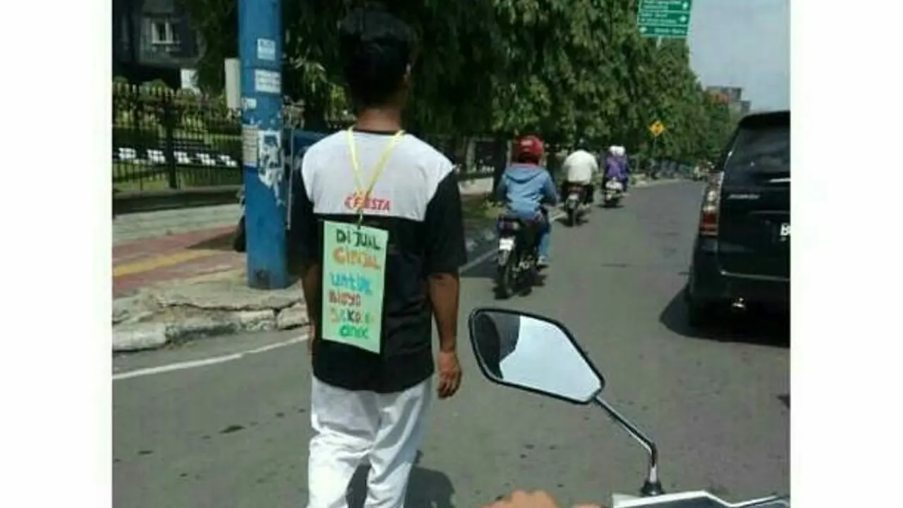 Foto Herman Pria Penjual Ginjal beredar di akun instagram @plglipp membuat heboh warganet (Liputan6.com / ist - Nefri Inge)