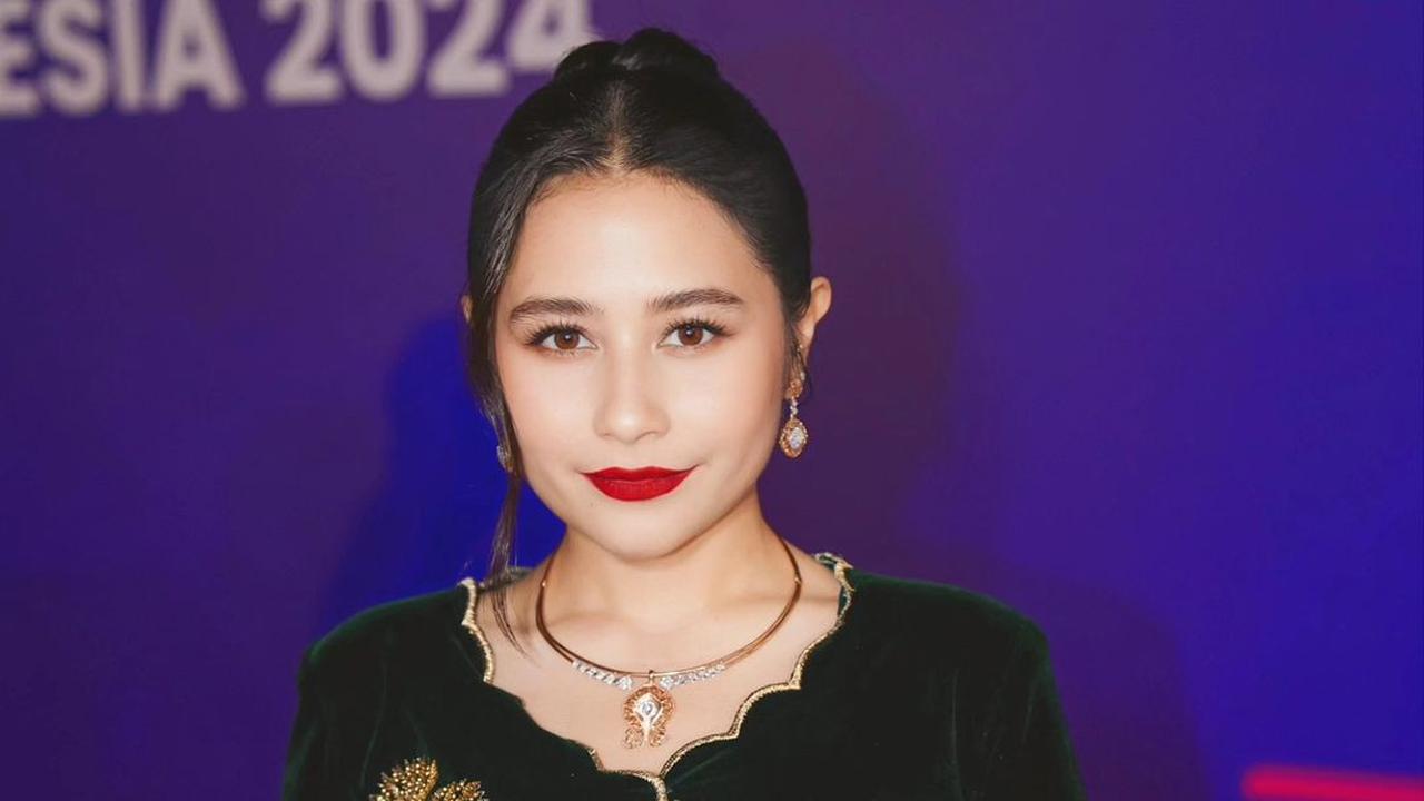 Nggak Tahu Bakal Menang, Ini Potret Prilly Latuconsina Terima Piala Penghargaan Festival Film Indonesia (FFI) 2024