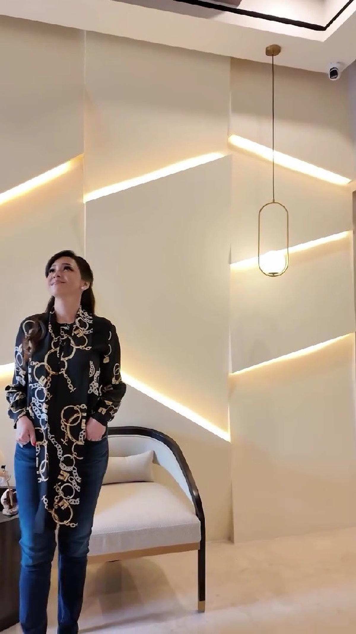 Potret Kantor Baru Maia Estianty, Mewah dengan Desain Dominasi Marmer yang Modern dan Elegan