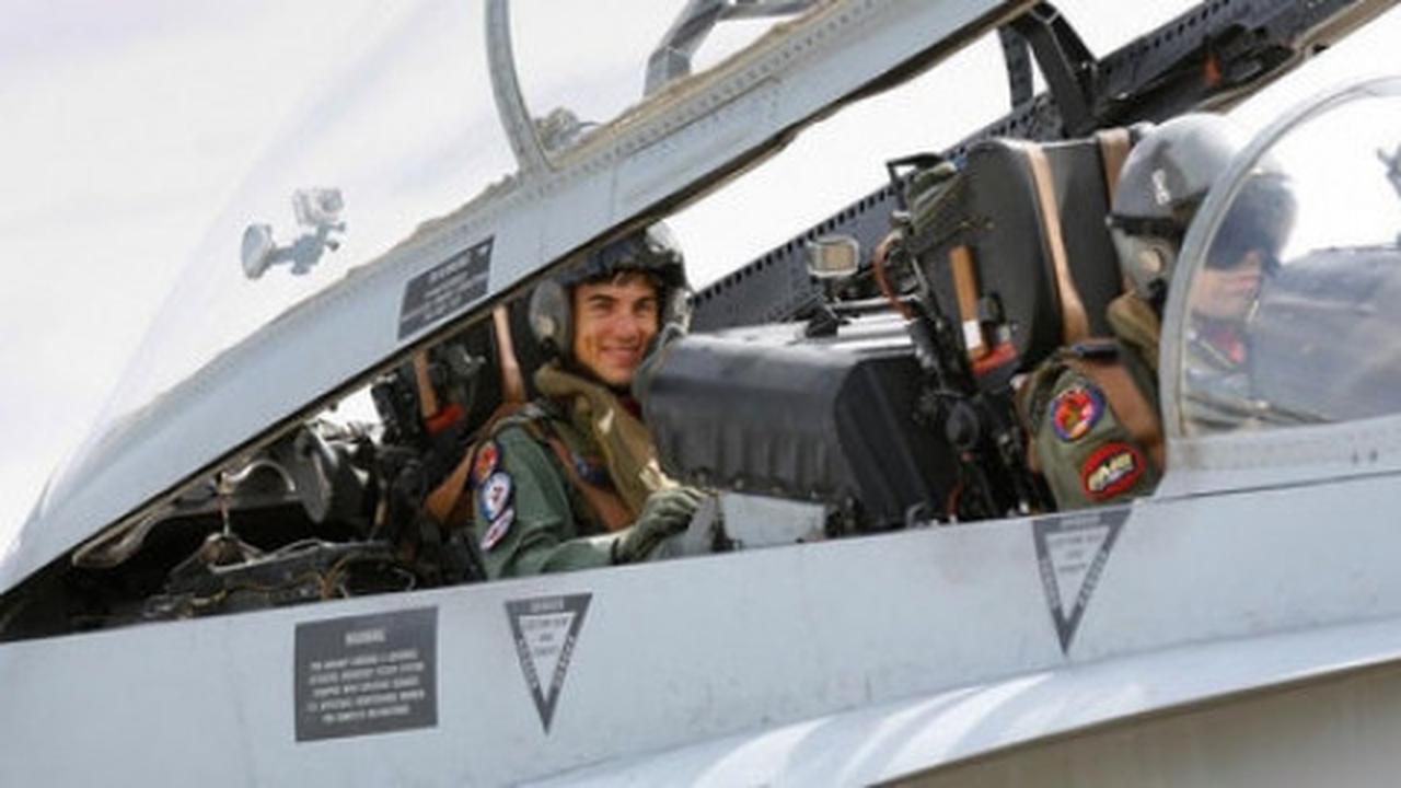 Ketika Vinales sehari jadi 'Maverick' di film Top Gun