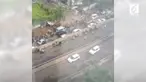Sejumlah sepeda motor nekat menerobos Ke Jalan Layang Non Tol (JLNT) Casablanca.