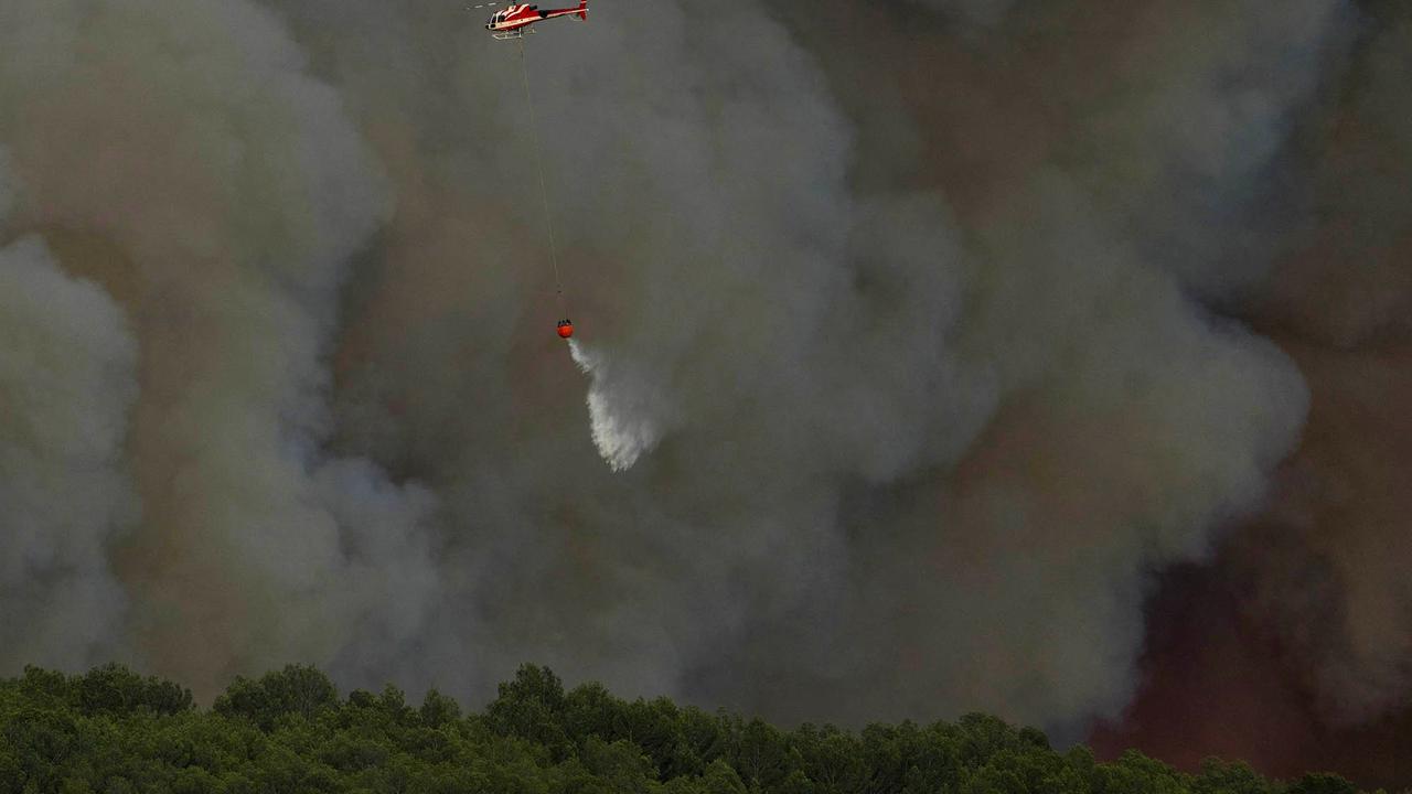 FOTO: Gelombang Panas Picu Kebakaran  Hutan Hebat di Perancis