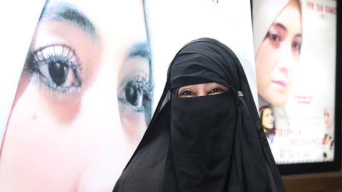 Umi Pipik, dari Model Seksi hingga Memakai Cadar - Celeb 