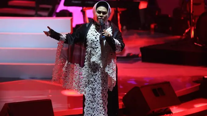 [Bintang] Hetty Koes Endang dan Kumandang Tanah Airku Buka Konser Amal Untuk NTB