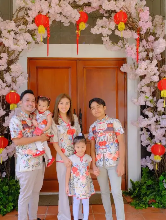 "Hal tersebut dilakukan Ruben karena selama ini ia telah mengalami beberapa kali kecelakaan. Baginya, tidak ada yang tahu rencana Tuhan dan ia bersyukur terus dikasih umur panjang. (Instagram/ruben_onsu)