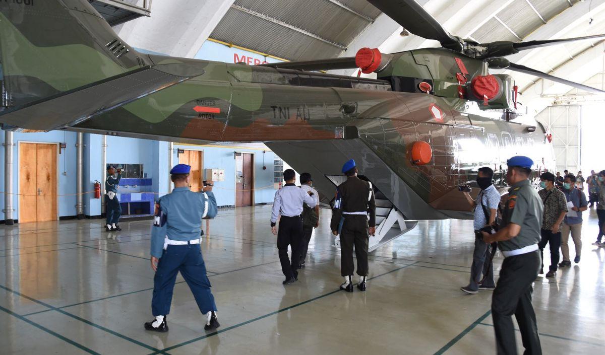 - 29 Juli 2016
Pada tanggal ini menurut Gatot, perjanjian antara TNI Mabes AU dengan PT Diratama Jaya Mandir tentang pengadaan helikopter angkut AW 101 diteken.
