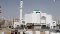 Potret Masjid Bilal, dibangun di atas tanah bekas rumah sahabat Rasulullah. (Sumber: YouTube/Bung Hasibuan)