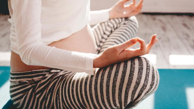 Ibu hamil olahraga yoga (iStock)