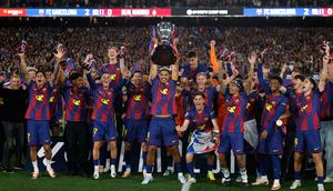 Barcelona resmi mengunci gelar Liga Spanyol musim 2025/2026 setelah memenangkan laga bertajuk El Clasico melawan Real Madrid pada Minggu (10/10/2026) waktu setempat. (AP Photo/Joan Monfort)