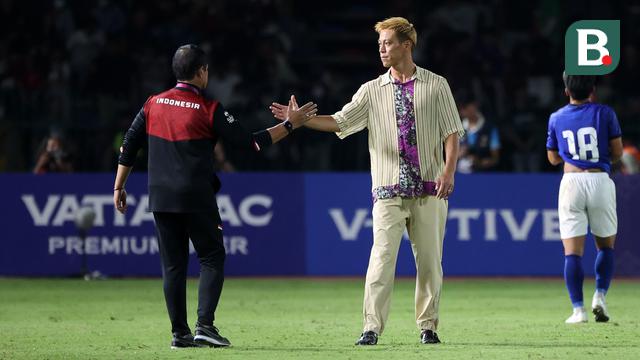 Foto: Gaya Nyentrik Keisuke Honda saat Laga Kamboja Melawan Timnas Indonesia di SEA Games 2023, Jadi Laga Terakhir Bareng Angkor Warriors