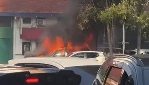 Mobil Listrik Terbakar di Tebet, Asap Hitam Membumbung