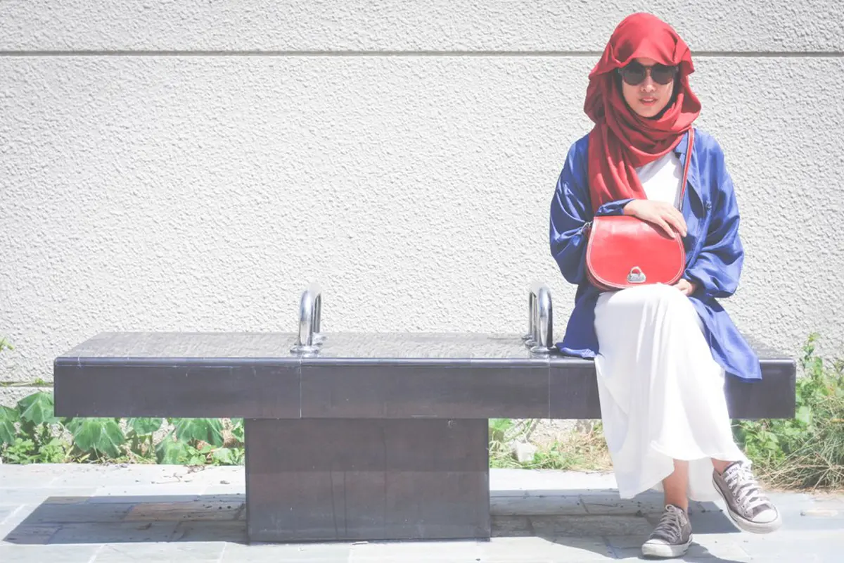 Tren Hijab: Padu Padan Hijab dengan Sneakers yang Sporty