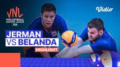 Berita video cuplikan pertandingan pekan kedua voli putra di Volleyball Nations League, yang mempertemukan Jerman vs Belanda. Pada pertandingan yang berlangsung Jumat (24/6/22) pagi, Belanda berhasil mengalahkan Jerman 3-1.