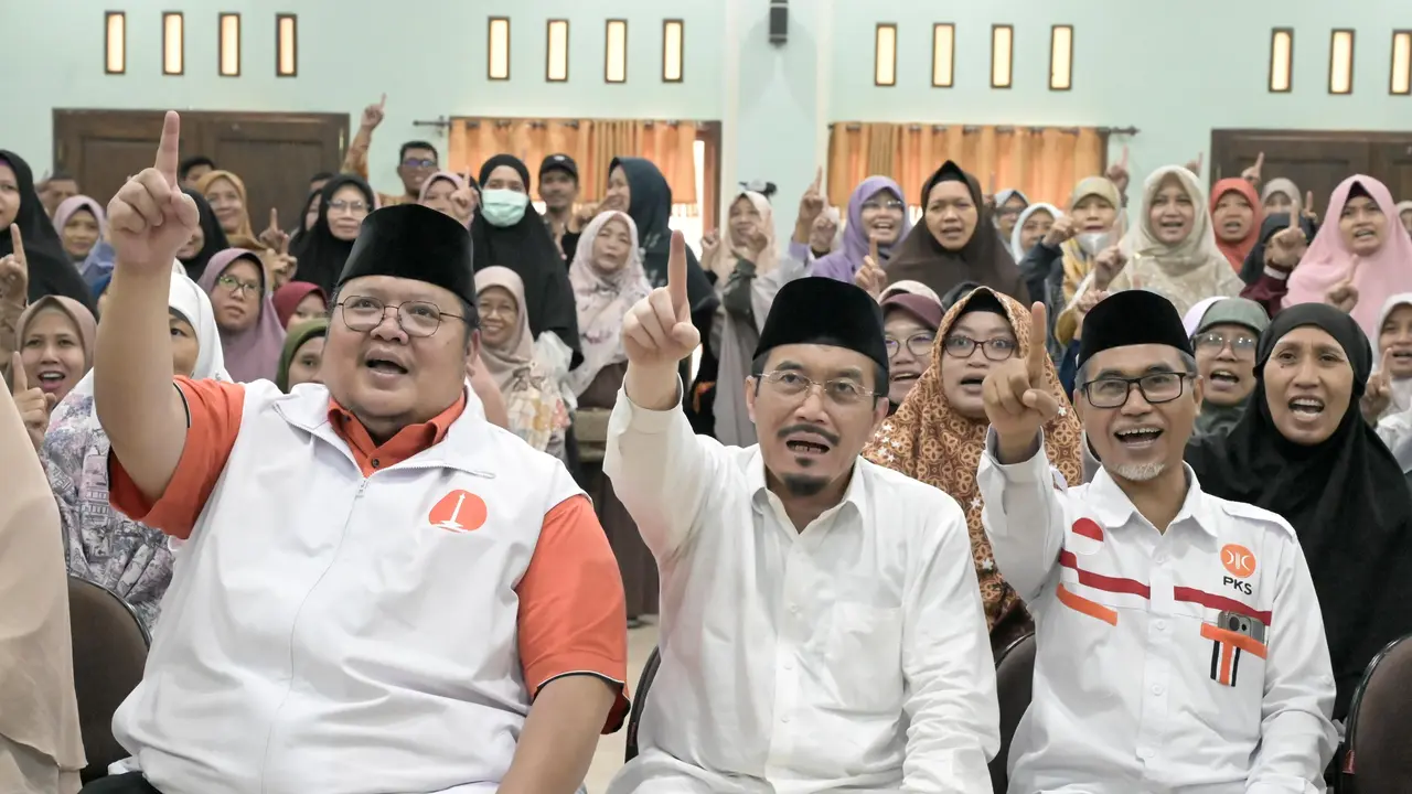 Calon Wakil Gubernur Jakarta Suswono bersama para kader PKS Jakarta. PKS menegaskan komitmennya memenangkan RIDO satu putaran. (Istimewa)