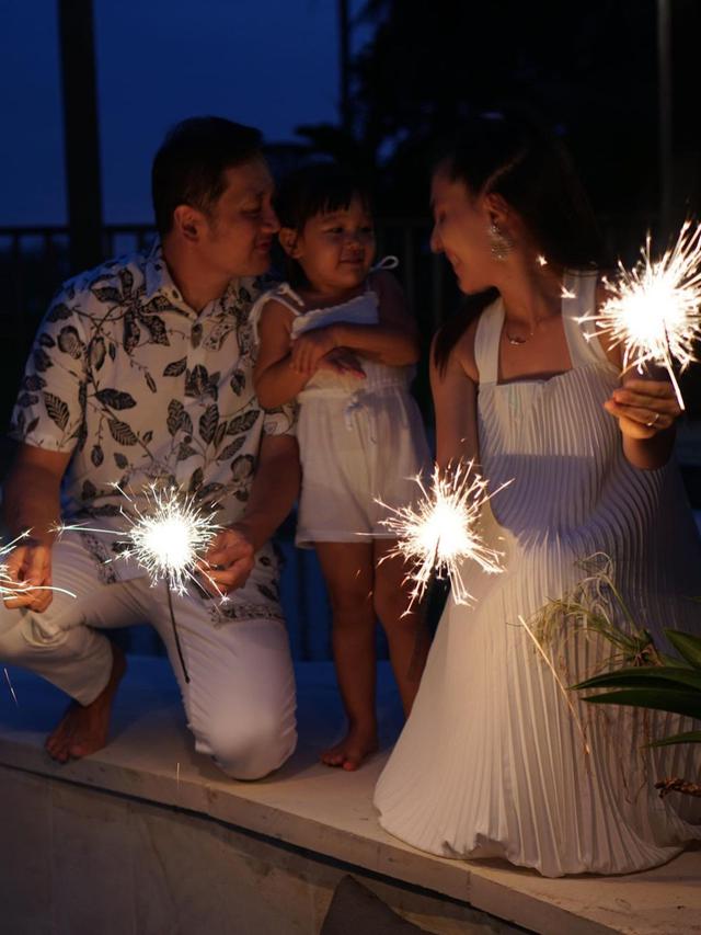 9 Tahun Menikah, Ini 7 Potret Bahagia Olivia Jensen Bersama Keluarga