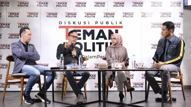 Ketua Ganjar Pranowo (GP) Mania Immanuel Ebenezer (tengah) saat menghadiri acara diskusi teman politik. (istimewa)