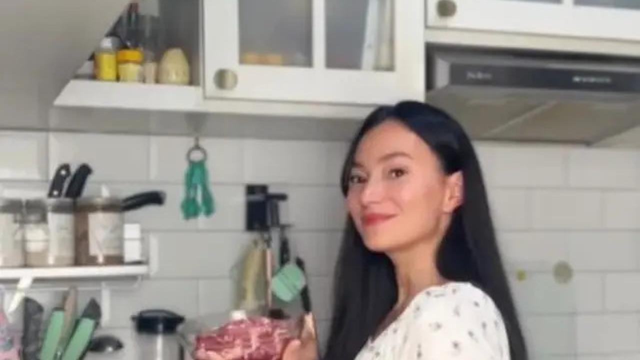 Desain Dapur Asmirandah, Tunjukkan Sisi Sederhana yang Elegan
