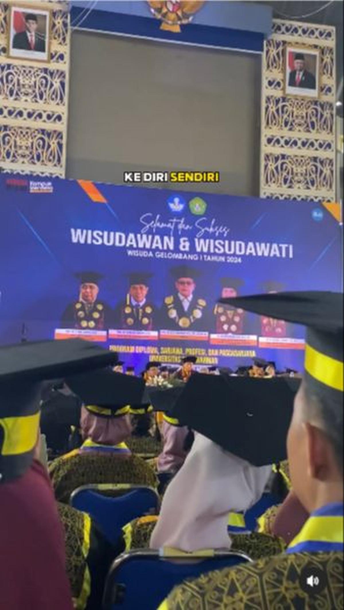 "Miftahul Ulum Darmo 30 Oktober 2002, sangat memuaskan," ujar pembawa acara ketika wisuda. <br>