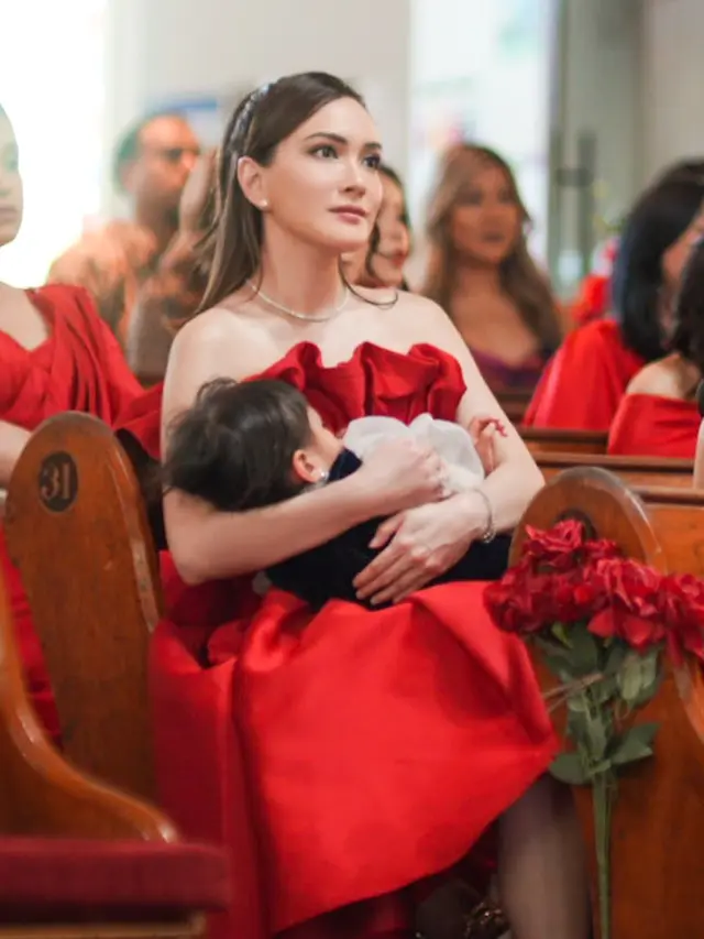 7 Potret Shandy Aulia Jadi Bridesmaid dengan Dress Merah Ini Tampil Curi Perhatian