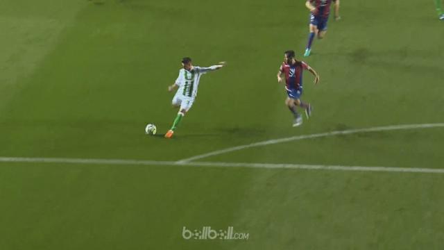Real Betis melanjutkan tren positif untuk mengamankan tiket kualifikasi Liga Europa usai menumbangkan Levante. Tim tamu unggul pad...