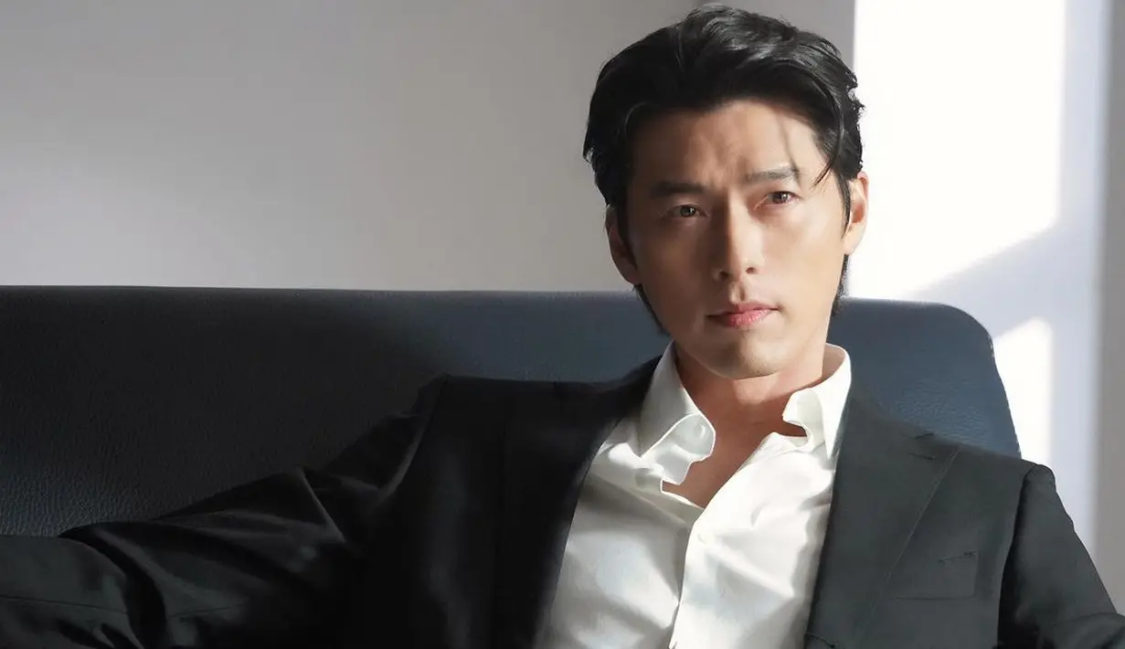 Pesona tampan Hyun Bin semakin kuat saat mengenakan setelan jas [instagram/vast.ent]