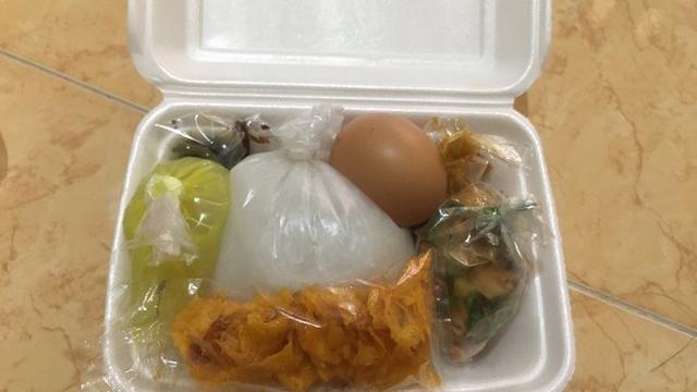 6 Cara Nyeleneh Bungkus Makanan dengan Lauk Terpisah Ini Bikin Bingung