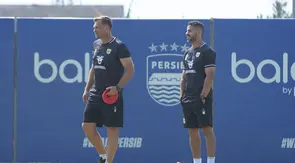 Pelatih Persib Bandung, Igor Tolic. (Bola.com/Erwin Snaz)