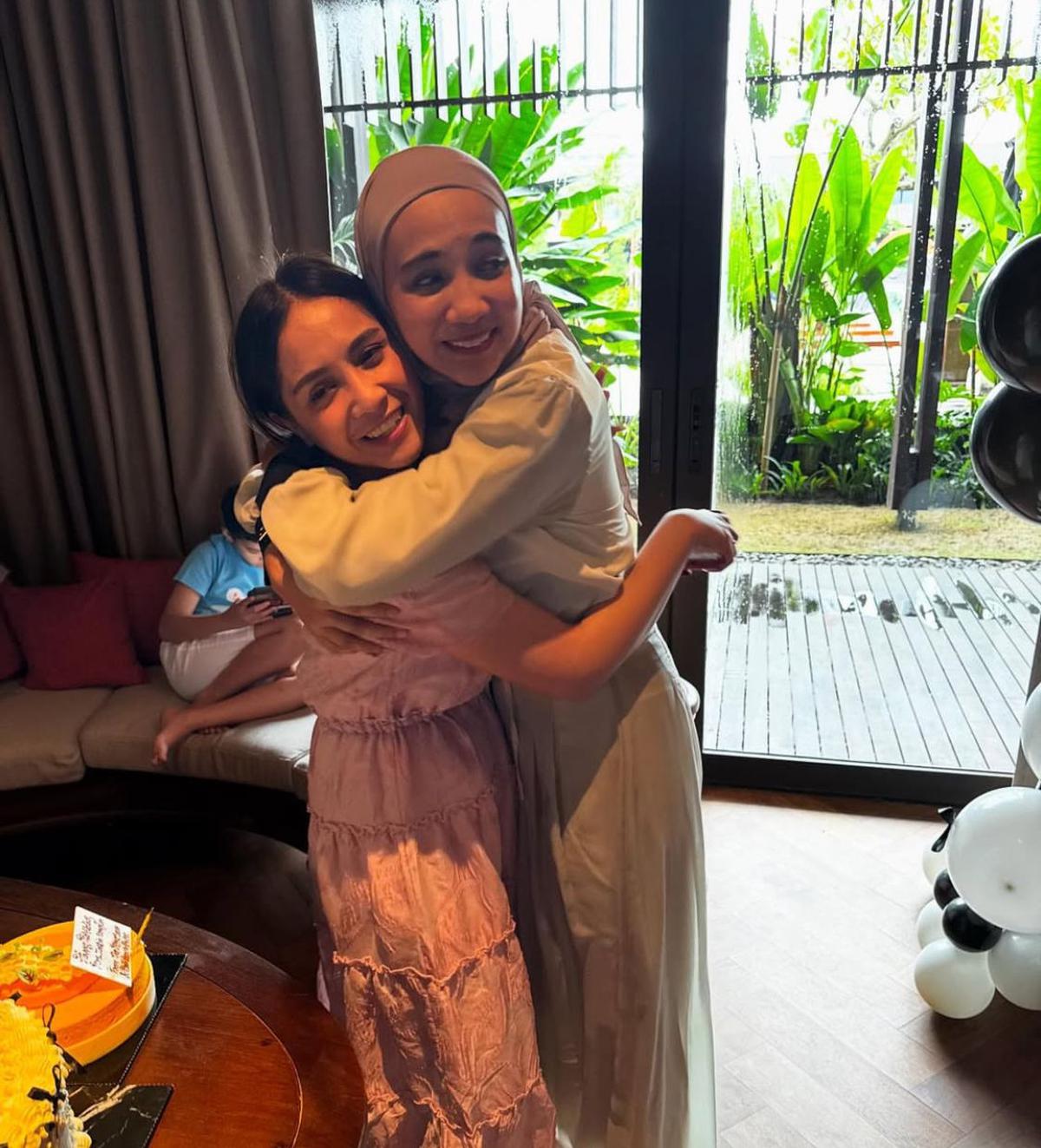 Momen Mengharukan Zaskia Sungkar dan Nagita Slavina Berpelukan, Bukti Persahabatan Sejati