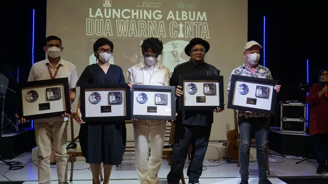 Budi Doremi dan Virgoun saat peluncuran album Dua Warna Cinta, Kamis (17/2/2022)