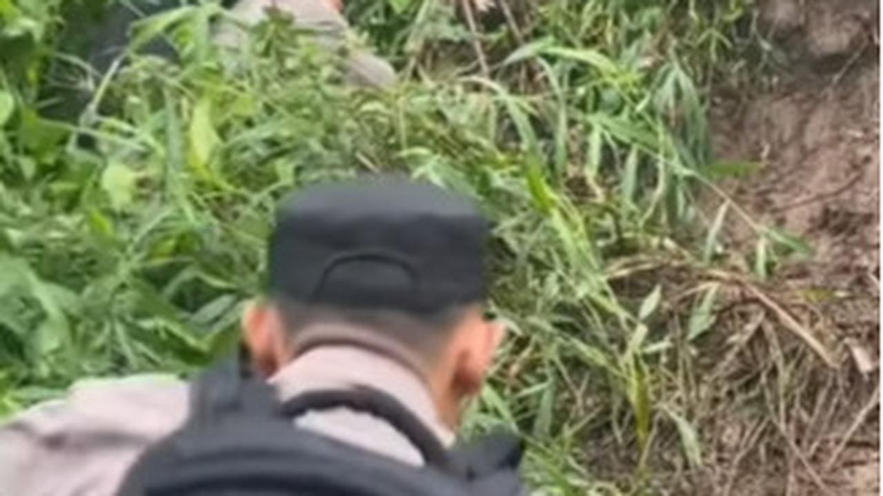 Video Polisi Jatuh