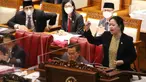Ketua DPR RI Puan Maharani berpidato dalam Paripurna ke-20, Masa Sidang IV Tahun 2021-2022 di Gedung Nusantara II, Kompleks MPR/DPR/DPD RI, Jakarta, Kamis (14/4/2022). Paripurna DPR Tutup Masa Sidang IV Tahun 2021-2022. (Liputan6.com/Angga Yuniar)