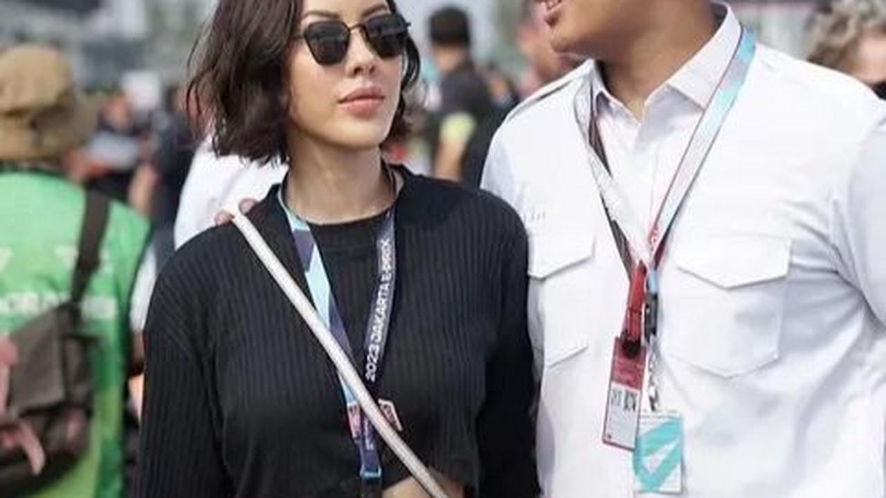 Dikenal sebagai pasangan yang kaya dan sukses, Darma dan Patricia kerap tampil dengan fashion yang senada dalam berbagai kesempatan.