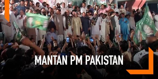 VIDEO: Kembali ke Penjara, Mantan PM Pakistan Ditaburi Mawar