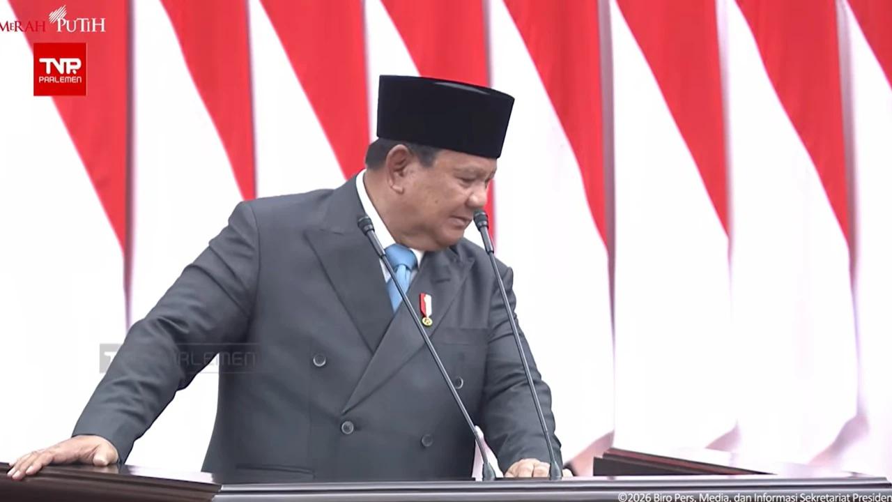 Momen Prabowo Celingak Celinguk Cari Secangkir Kopi di Podium, Pecahkan Suasana Sidang Paripurna