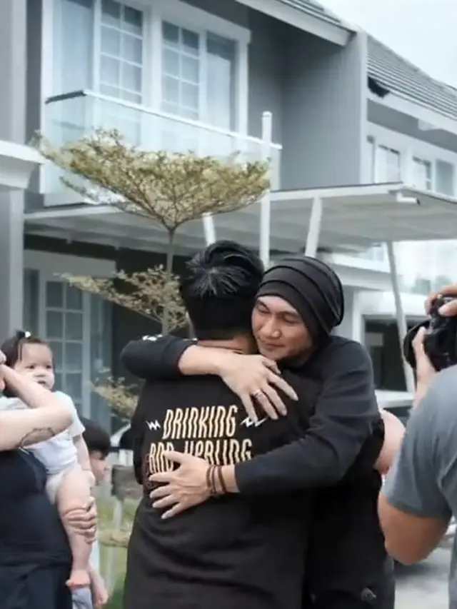 6 Momen Kedekatan Anji dengan Dimas Akira Suami Sheila Marcia, Bareng Urus Leticia