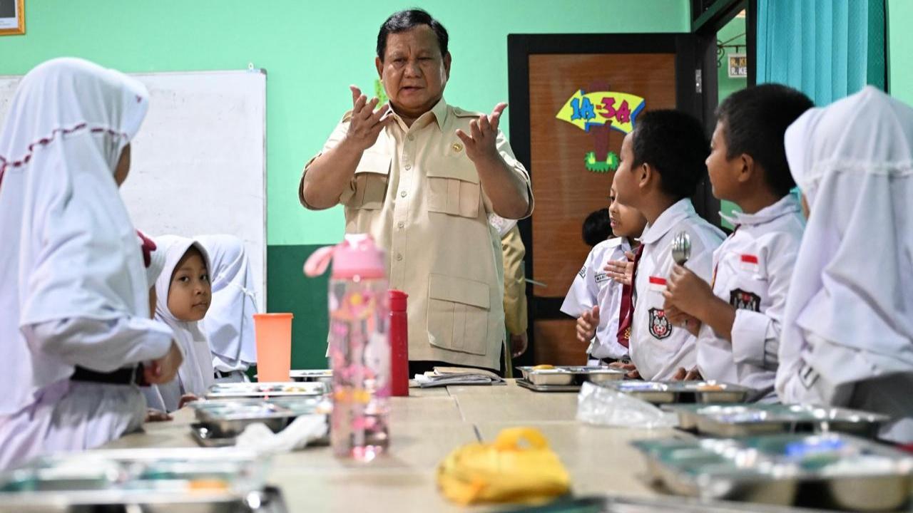 Prabowo tinjau Makan Bergizi Gratis di Bogor