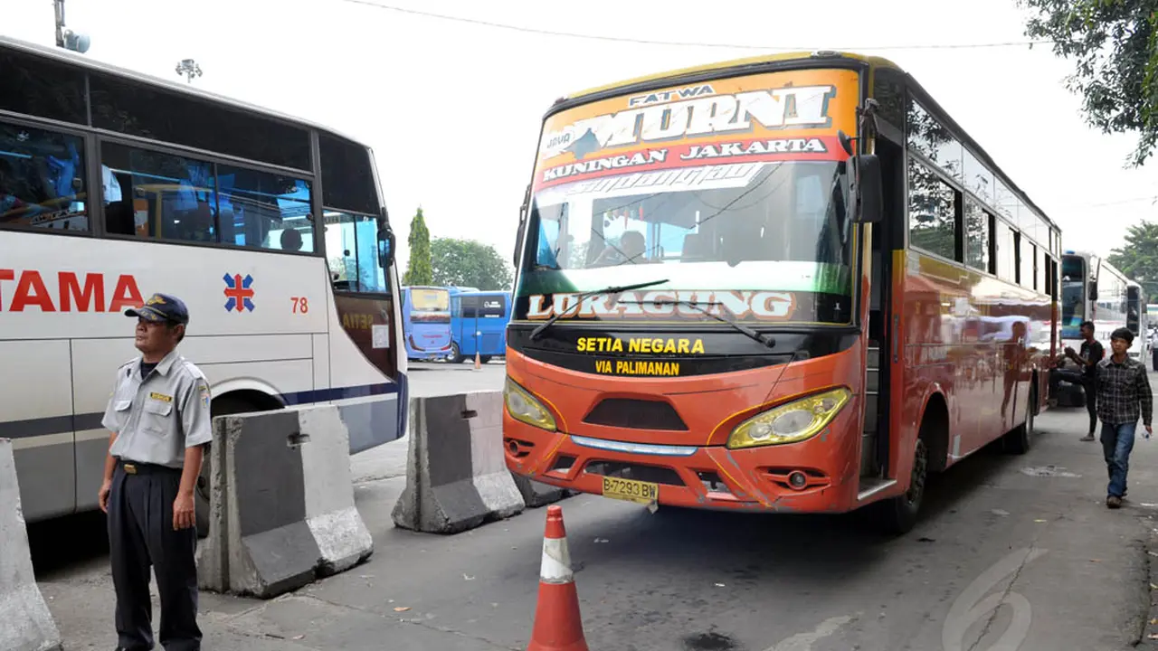 Suasana Terminal Pulogadung Jelang H-5 Lebaran