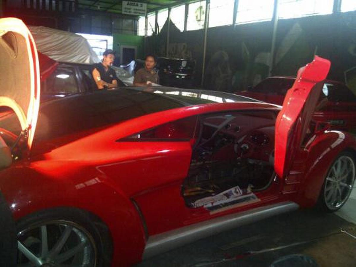Mogok dua kali, mobil Tucuxi Dahlan Iskan diperbaiki