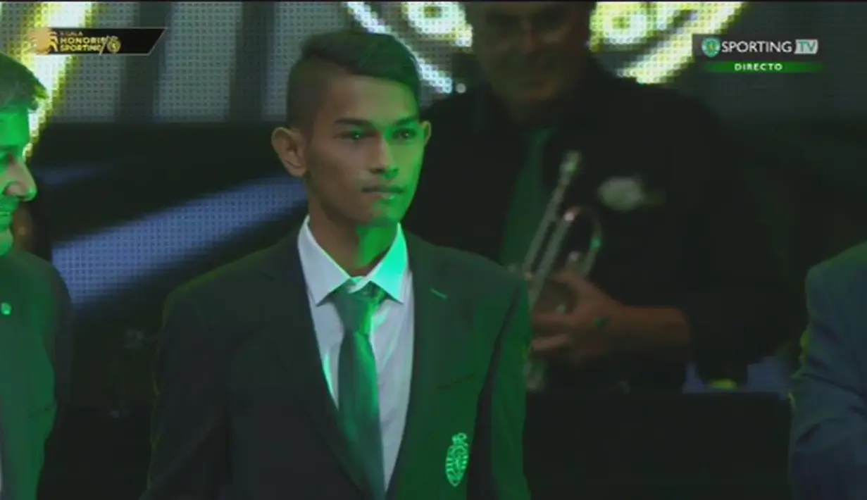 Martunis saat diperkenalkan sebagai pemain Sporting Lisbon. (Facebook/Martunis)