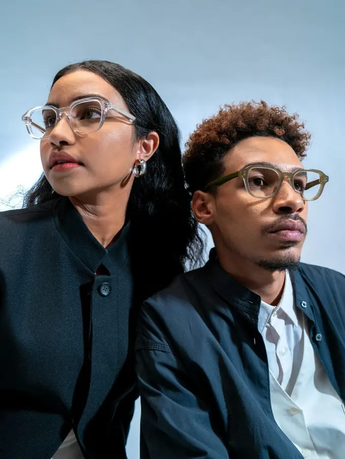 Memilih Kacamata Terbaik Sesuai Bentuk Wajah dan Tren 2023