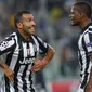 Patrice Evra dan Carlos Tevez dalam laga Juventus kontra Malmo (Marco Bertorello/AFP)