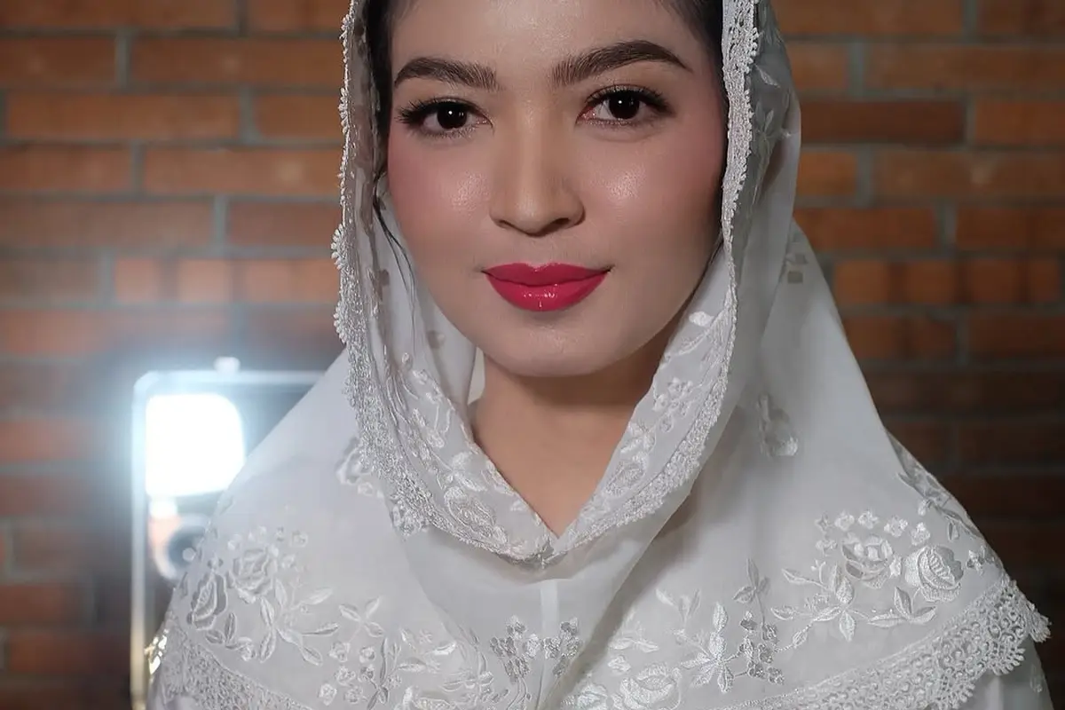 Potret Makeup Flawless Selvi Ananda di Acara Akikah Anak Kaesang dan Erina Gudono