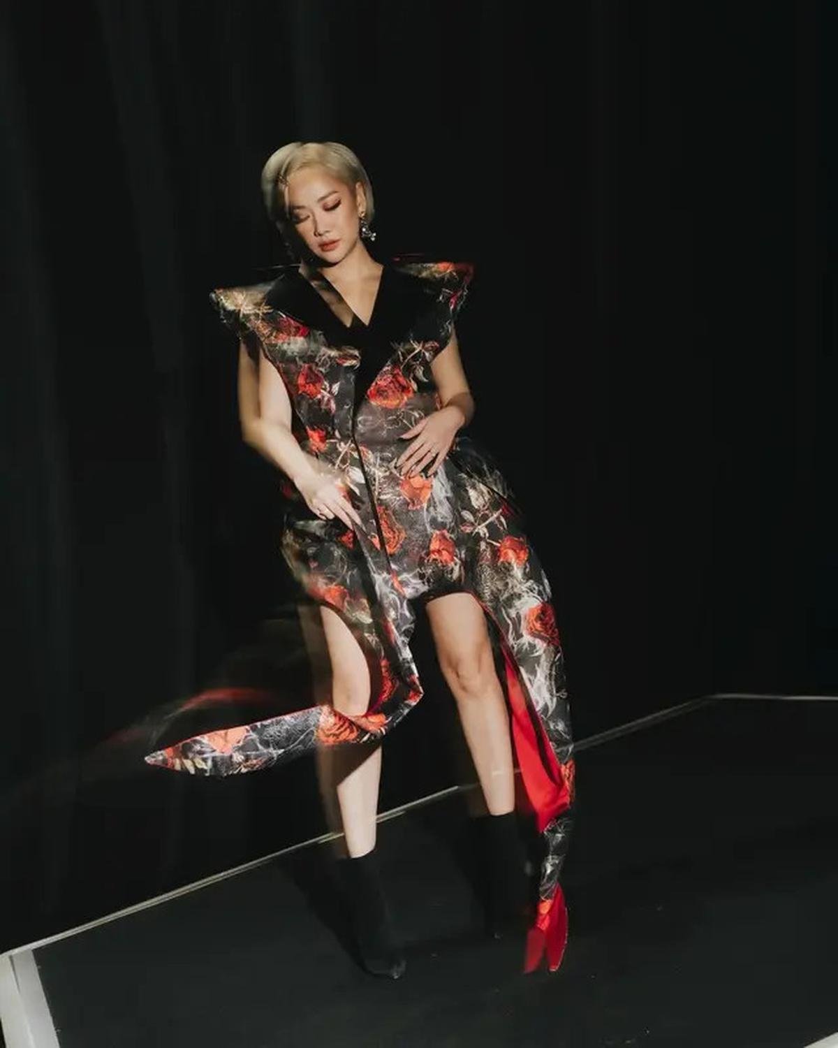 Pesona Dualisme Bunga Citra Lestari Kenakan Floral Dress, dari Tampil Elegan Jadi Estetik Edgy