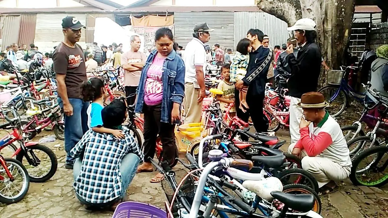 Rezeki Ekstra Penjual Sepeda Bekas Jelang Hari Pertama Sekolah