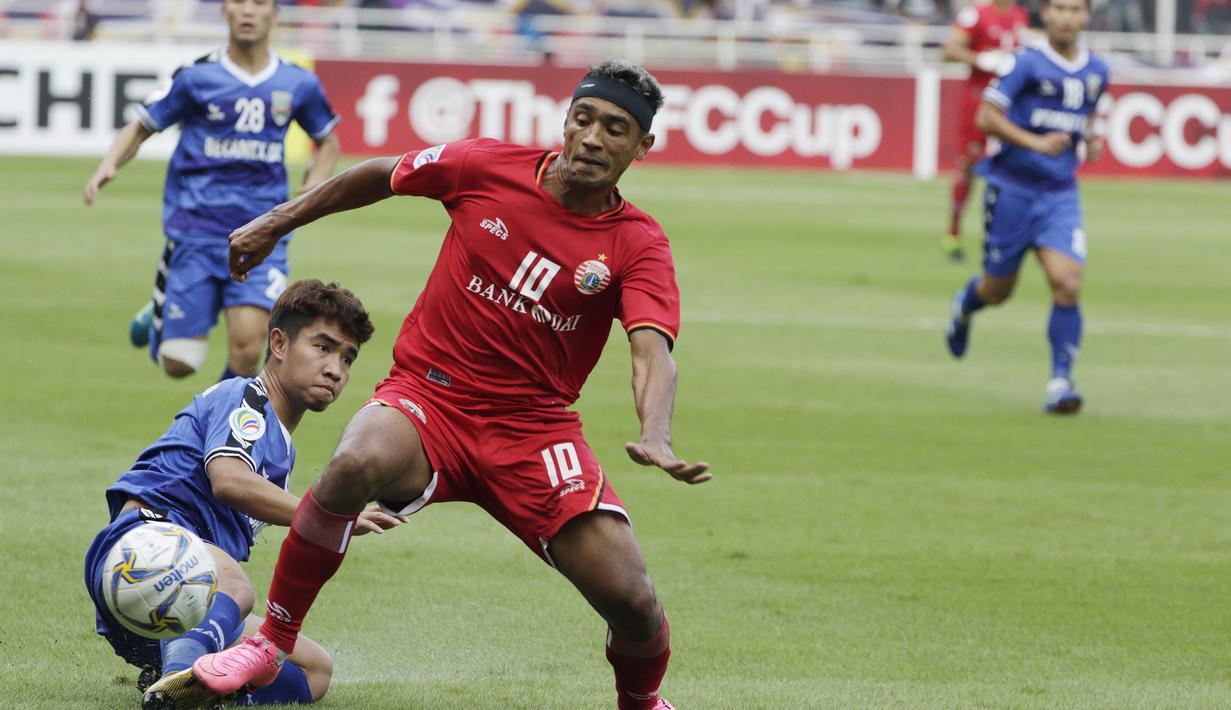Gelandang Persija Jakarta, Bruno Matos, mengontrol bola saat melawan Becamex Binh Duong FC pada laga Piala AFC di SUGBK, Jakarta, Selasa (26/2). Kedua klub bermain imbang 0-0. (Bola.com/M. Iqbal Ichsan)